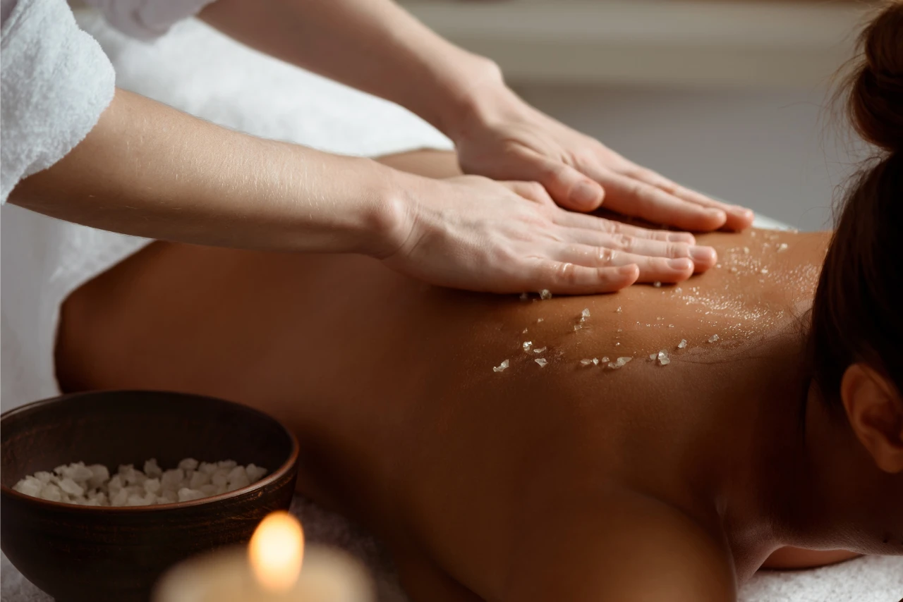 Dhaanuantaram Thailam: Benefits and How to Use It